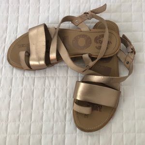 Strap metallic sandals